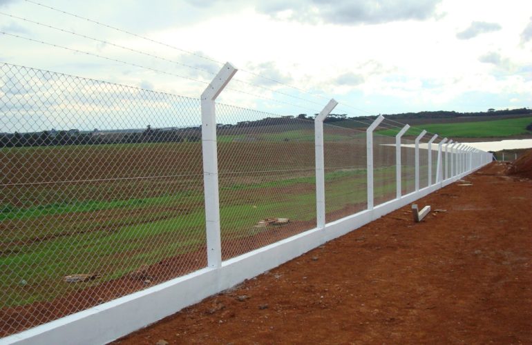 Postes para alambrado da Planege Pré-moldados